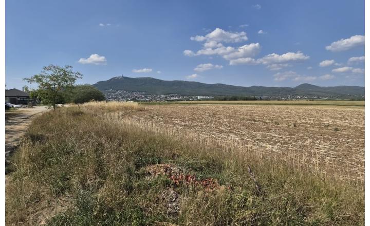 Investičný pozemok 731 m2 Nová Chrenová - fotografia 1