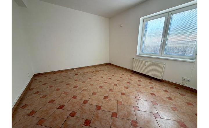 Kancelária 17 m² s parkovaním a billboardom, Dolné Krškany