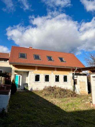 Pozemok s rozostavaným domom so stavebným povolením - 411 m² - fotografia 13