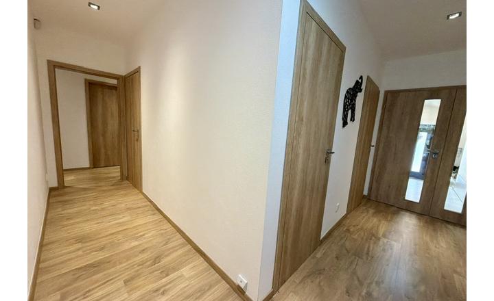 INTELIGENTNÝ 5-IZB. BUNGALOV - 1 316 m² FITNESS, DVOJGARÁŽ - fotografia 29