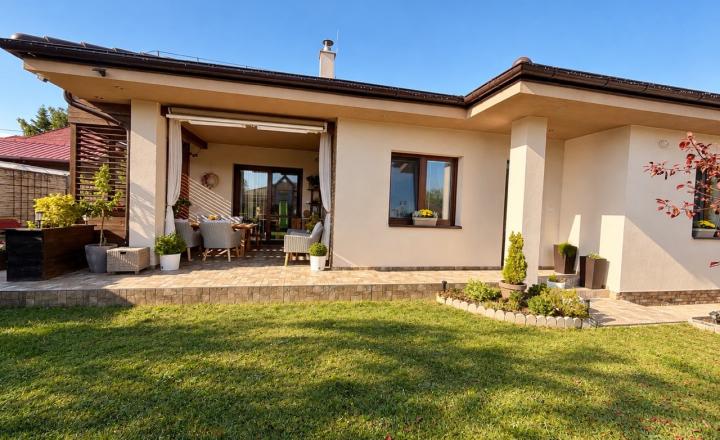 LUXUSNÝ a ÚSPORNÝ 4-IZB. RD s krbom a záhradou-Ivanka pri NR - fotografia 3