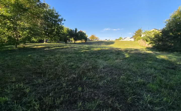 Veľký stavebný pozemok 1 433 m² alebo 1 618 m² Svätoplukovo - fotografia 1