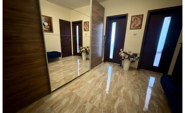 Priestranný 4-izbový byt s balkónom a komorou ul. Mikovíniho - fotografia 13
