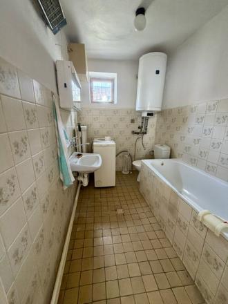Rodinný dom s pozemkom 1 925 m2, prístup z dvoch strán - fotografia 26