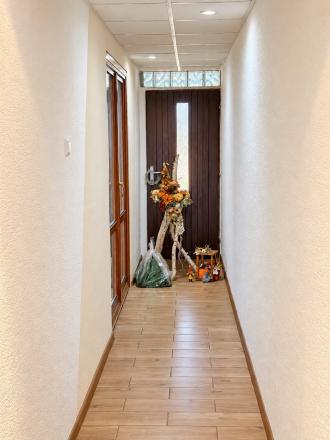 Priestranný RD s charakterom, terasou a veľkorysým zázemím - fotografia 17