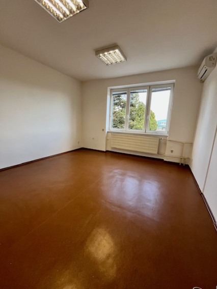 Kancelária Mlynárce, 22 m2, klimatizácia