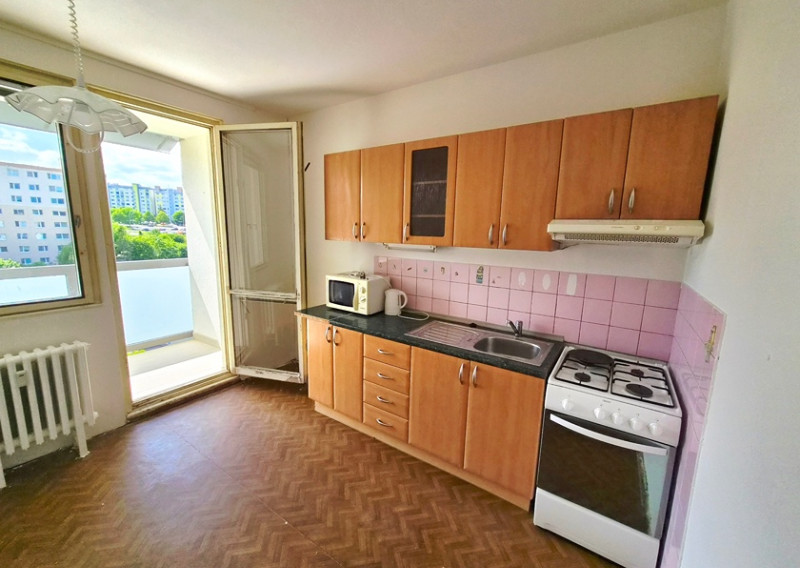 Veľký 3-izbový byt 78 m² s lodžiou, Zvolenská ulica, Nitra