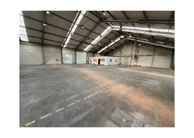 Prenájom haly 700 m² s rampou Nitra – Cabaj